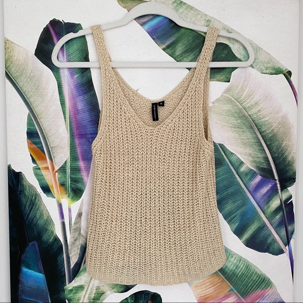 Moon & Madison Sleeveless V Neck Knit Tank Top